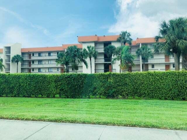 Property for Sale at 5981 Via Vermilya 106-A, Lake Worth, Palm Beach County, Florida - Bedrooms: 2 
Bathrooms: 2  - $240,000