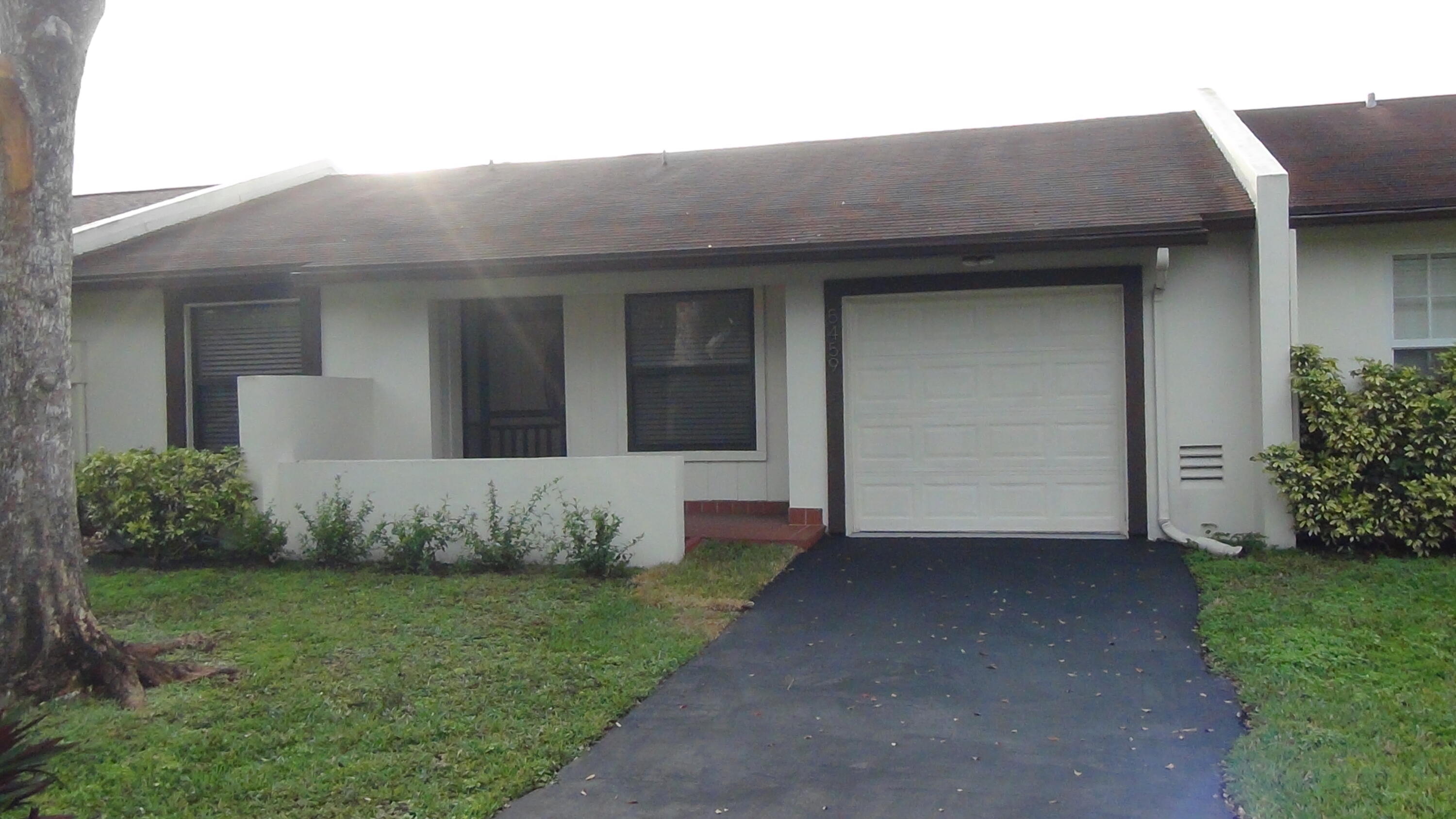 Property for Sale at 5459 Laurel Oak Street, Delray Beach, Palm Beach County, Florida - Bedrooms: 2 
Bathrooms: 2  - $289,500