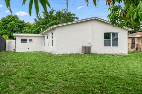 Tiny photo for 2961 NW 26th Street NW, Oakland Park, FL 33311 (MLS # RX-11119458)
