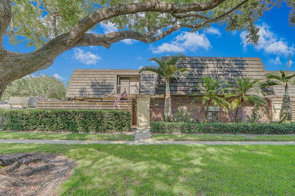 Photo of 1116 11th Terrace, Palm Beach Gardens, FL 33418 (MLS # RX-10992629)