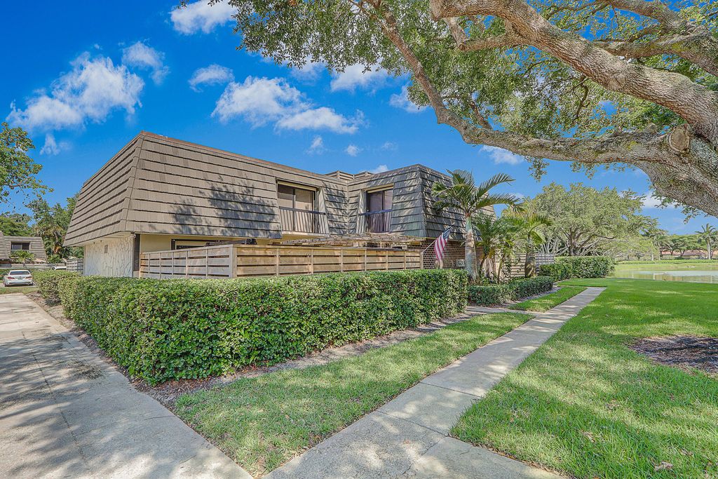 Photo of 1116 11th Terrace, Palm Beach Gardens, FL 33418 (MLS # RX-10992629)