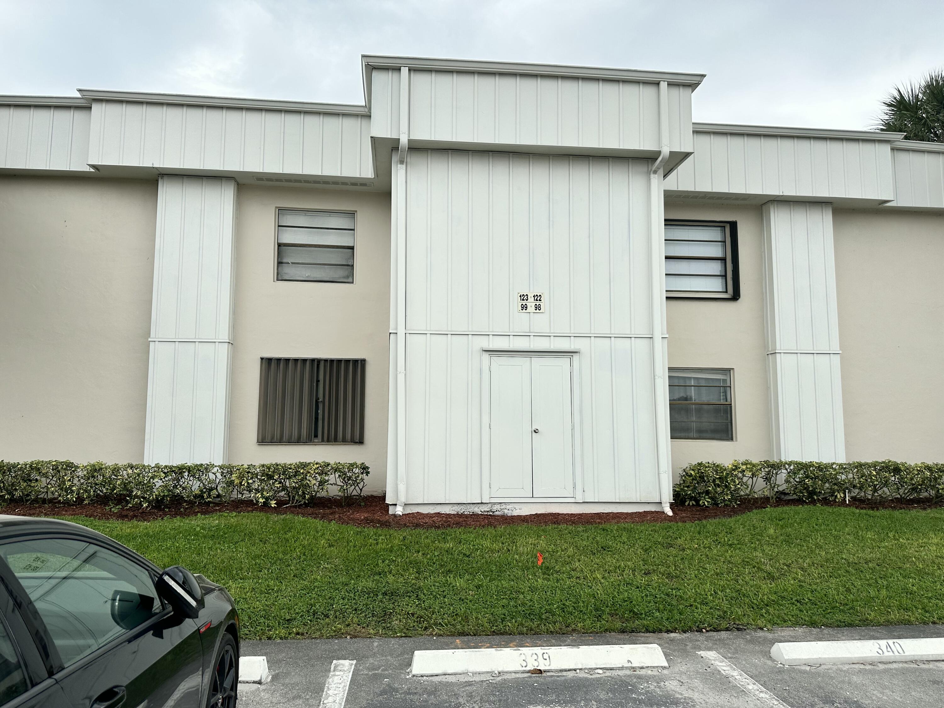 99 Capri C C, Delray Beach, Palm Beach County, Florida - 1 Bedrooms  
1.5 Bathrooms - 