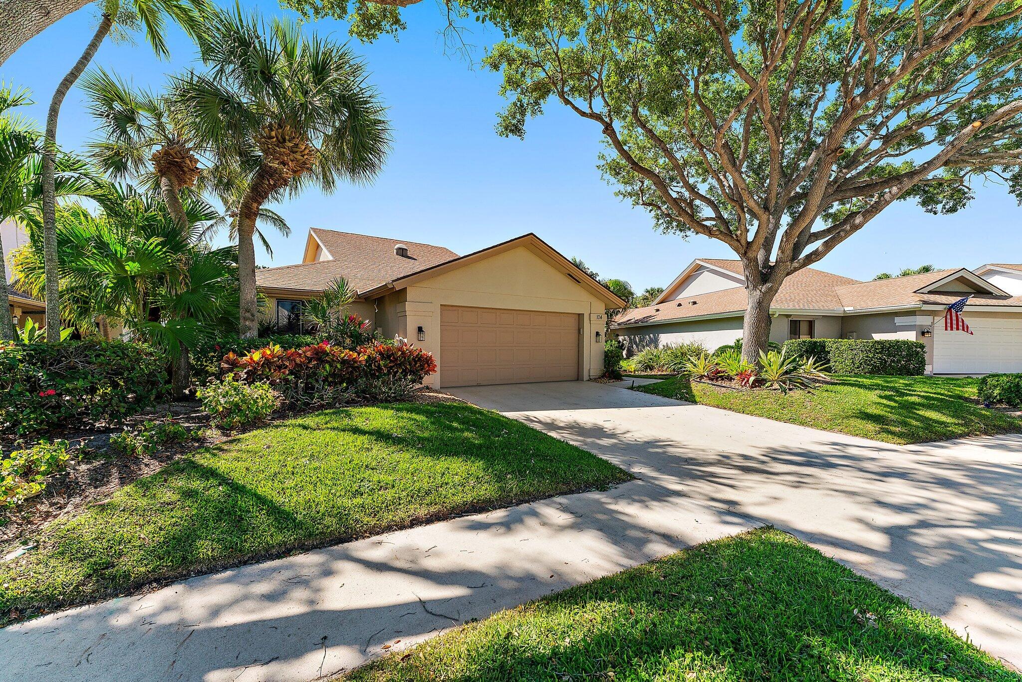 Property for Sale at 104 Knoll Way, Jupiter, Palm Beach County, Florida - Bedrooms: 3 
Bathrooms: 2  - $1,375,000