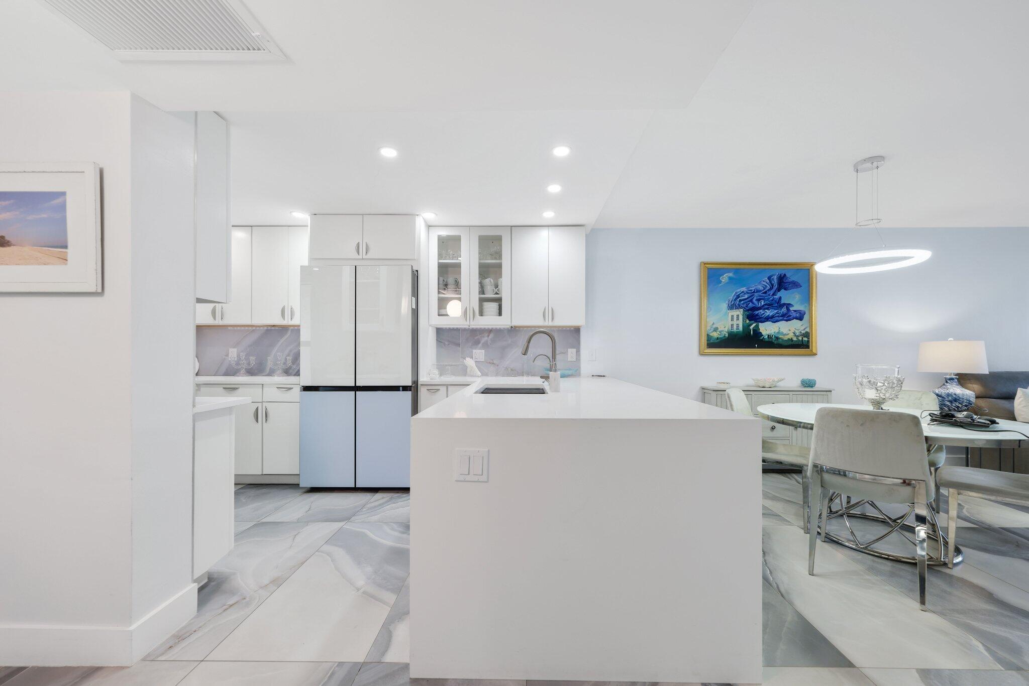 12 Royal Palm Way Way 605, Boca Raton, Palm Beach County, Florida - 2 Bedrooms  
2 Bathrooms - 