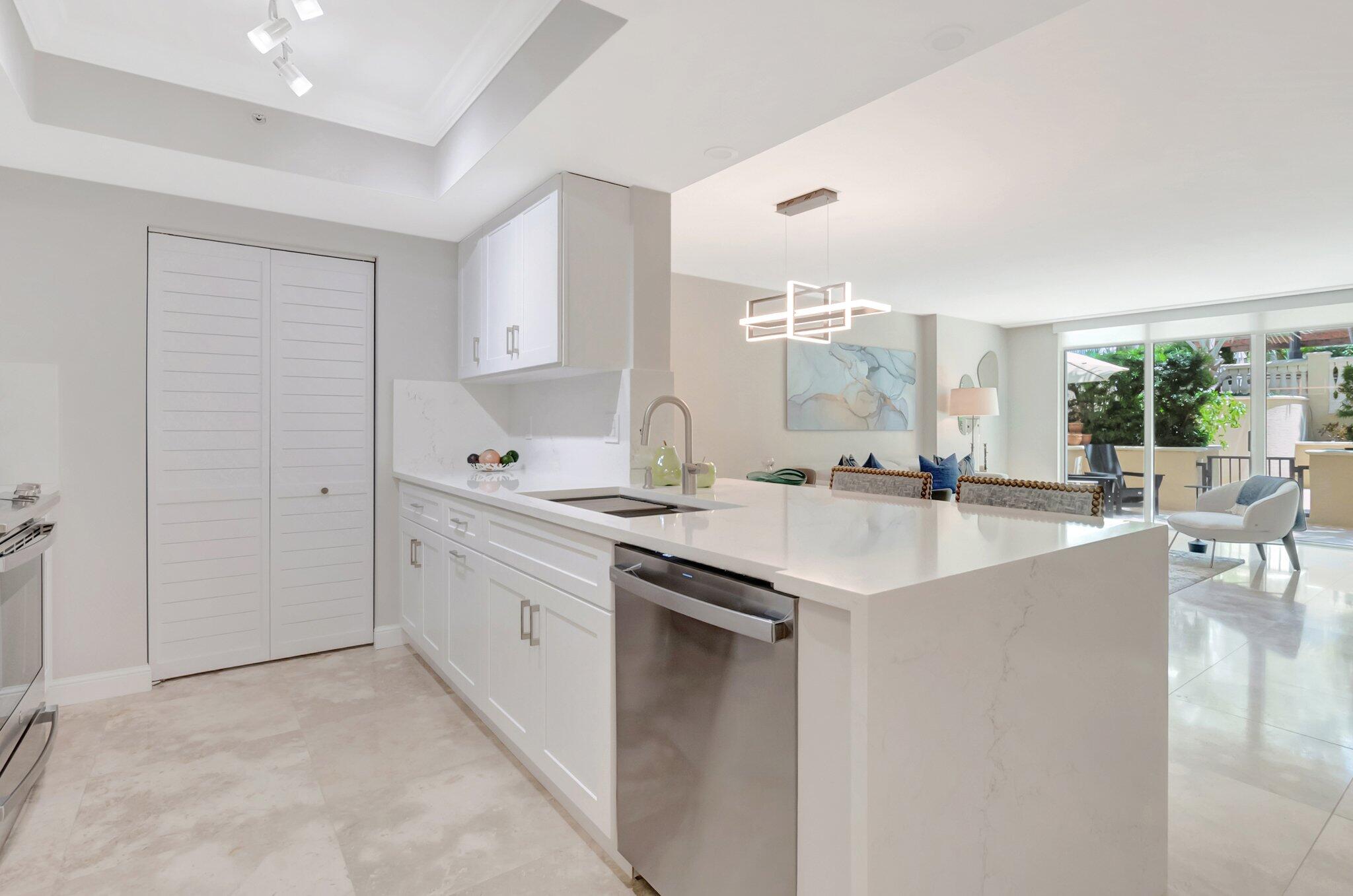Property for Sale at 99 Se Mizner Boulevard 636, Boca Raton, Palm Beach County, Florida - Bedrooms: 1 
Bathrooms: 1  - $649,000