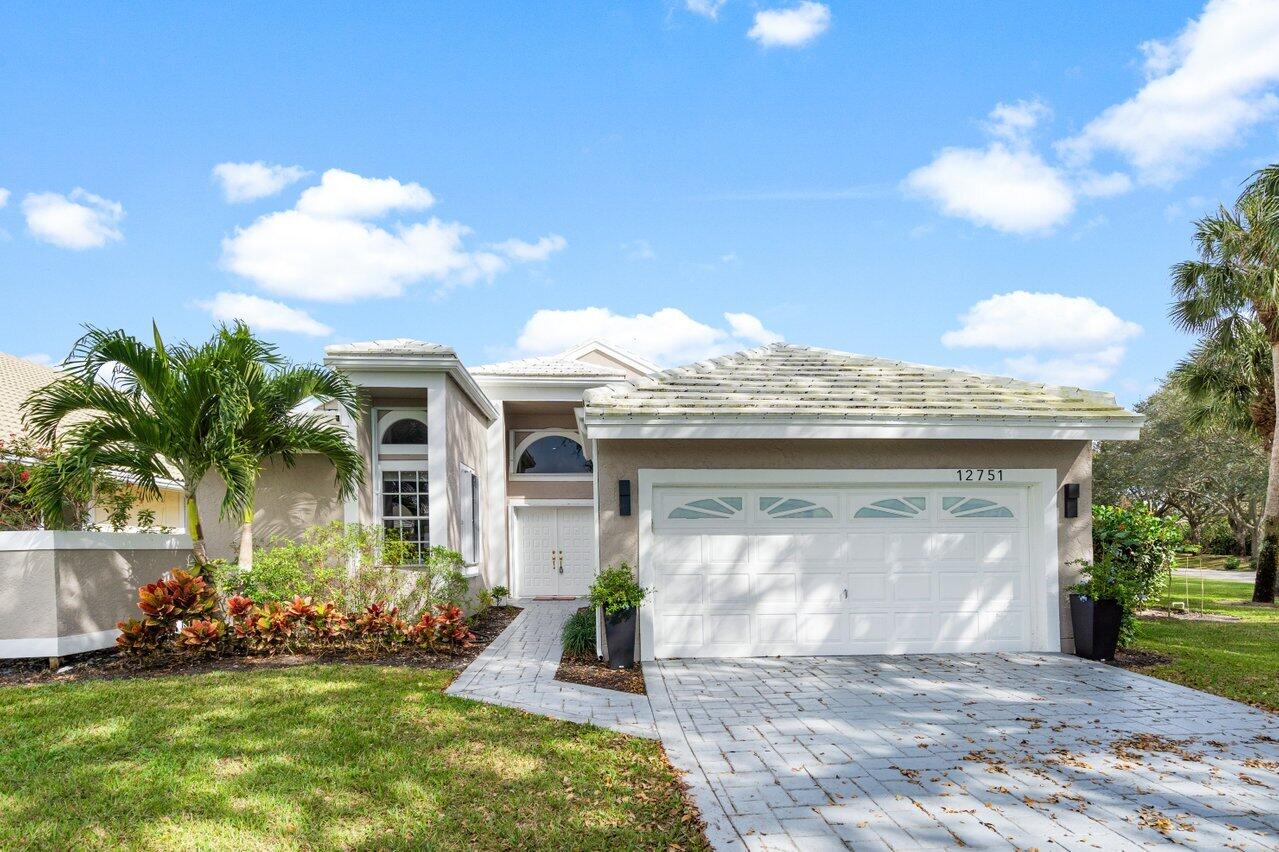 12751 Oak Knoll Drive, Palm Beach Gardens, Palm Beach County, Florida - 2 Bedrooms  
2.5 Bathrooms - 