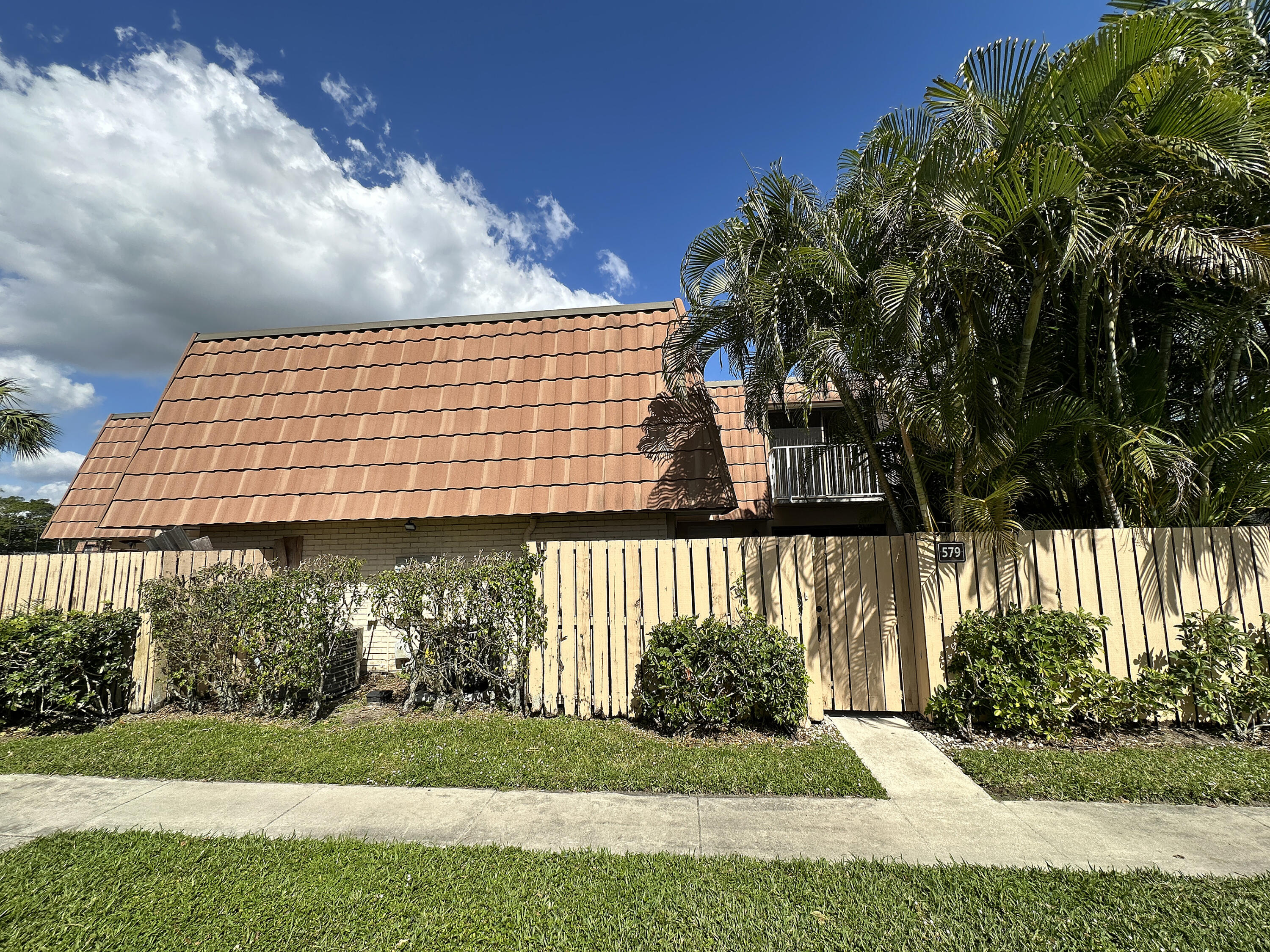 579 Green Springs Place, West Palm Beach, Palm Beach County, Florida - 2 Bedrooms  
2.5 Bathrooms - 