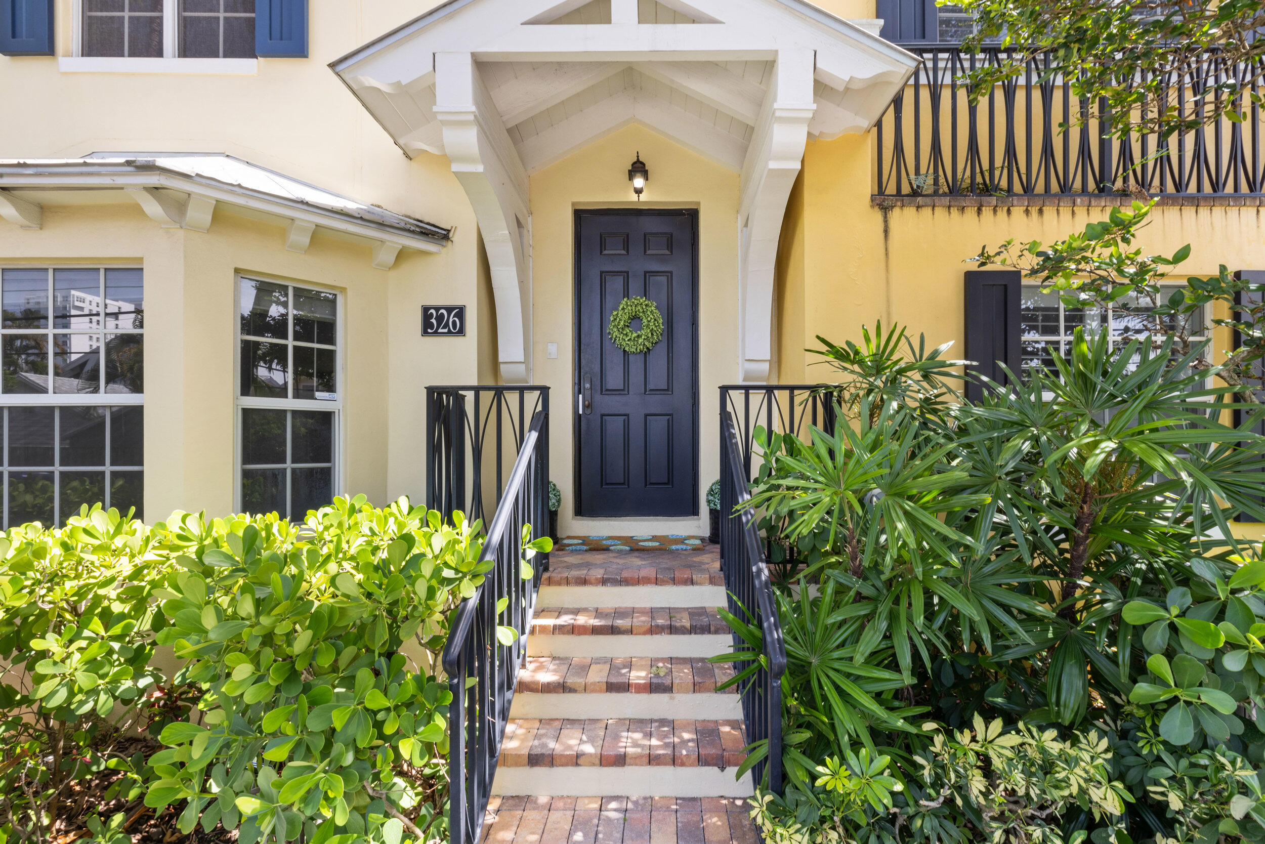 326 Tuxedo Lane, West Palm Beach, Palm Beach County, Florida - 3 Bedrooms  
3.5 Bathrooms - 