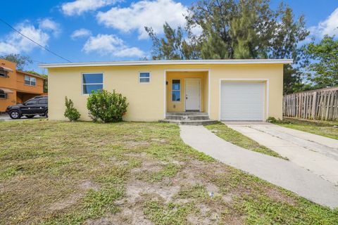 Photo of 4301 Pinewood Avenue, West Palm Beach, FL 33407 (MLS # RX-11127006)