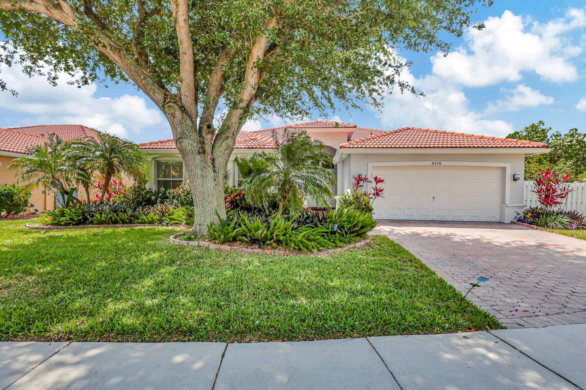 Property for Sale at 6256 Shadow Tree Lane, Lake Worth, Palm Beach County, Florida - Bedrooms: 4 
Bathrooms: 2.5  - $650,000