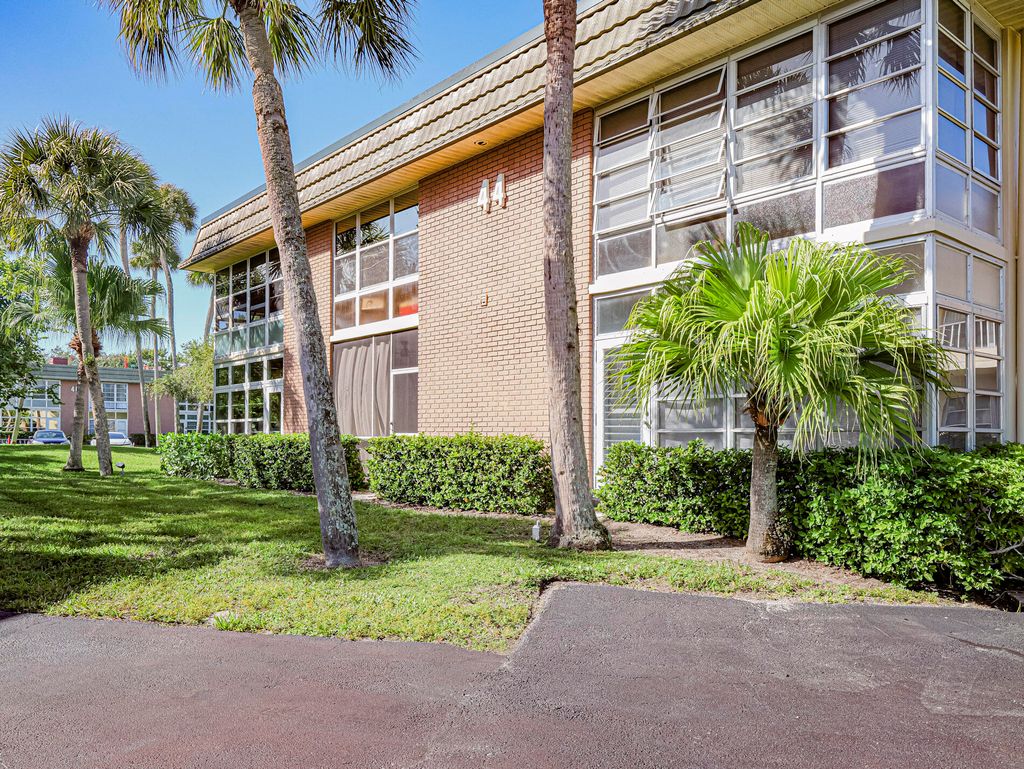 Photo of 44 Vista Gardens Trail #104, Vero Beach, FL 32962 (MLS # RX-11129589)