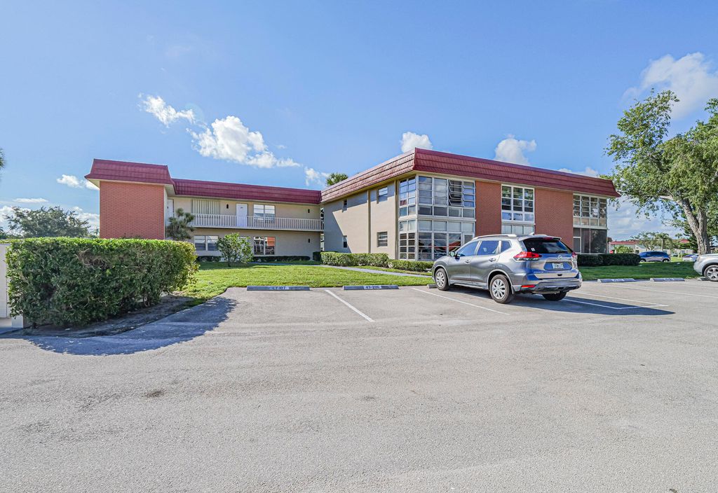 Photo of 43 Woodland Drive #205, Vero Beach, FL 32962 (MLS # RX-11127175)