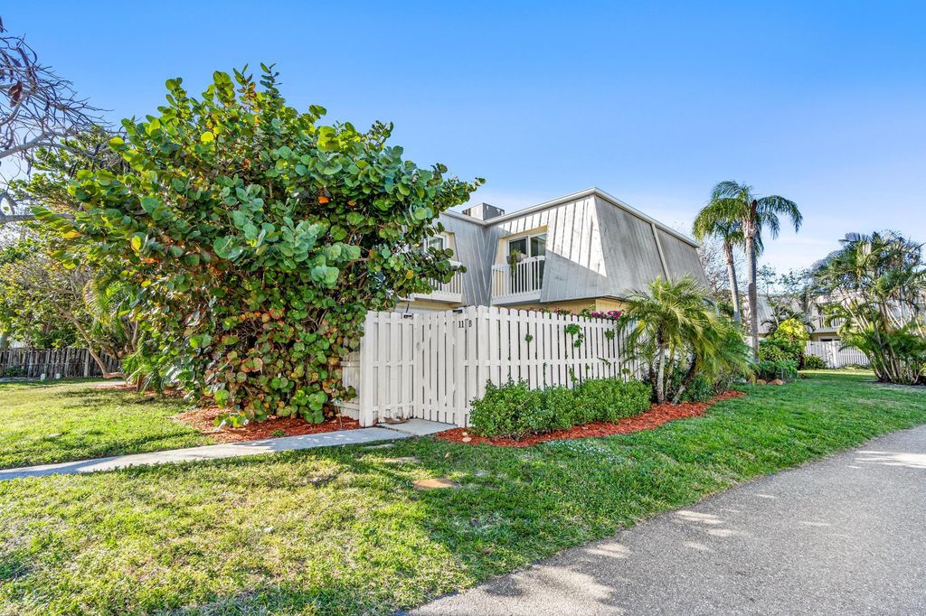 Photo of 141 E Riverside Drive #11b, Jupiter, FL 33469 (MLS # RX-10960535)