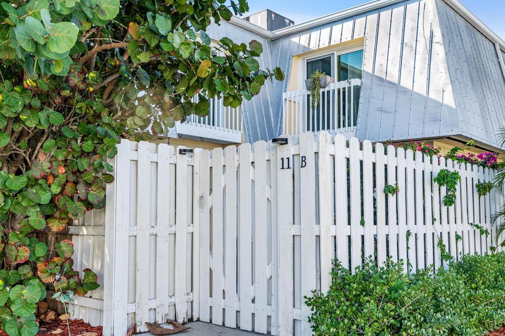 Photo of 141 E Riverside Drive #11b, Jupiter, FL 33469 (MLS # RX-10960535)