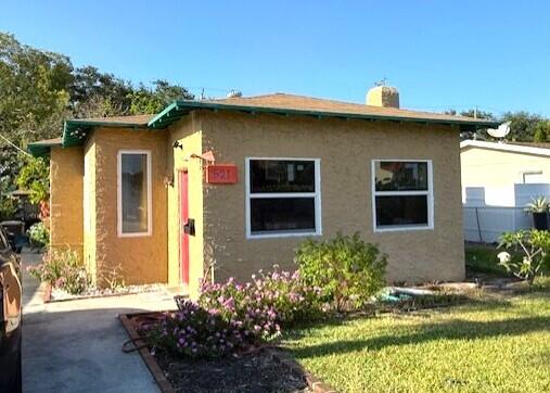 Property for Sale at 521 E Lakewood Road, West Palm Beach, Palm Beach County, Florida - Bedrooms: 3 
Bathrooms: 2  - $425,000