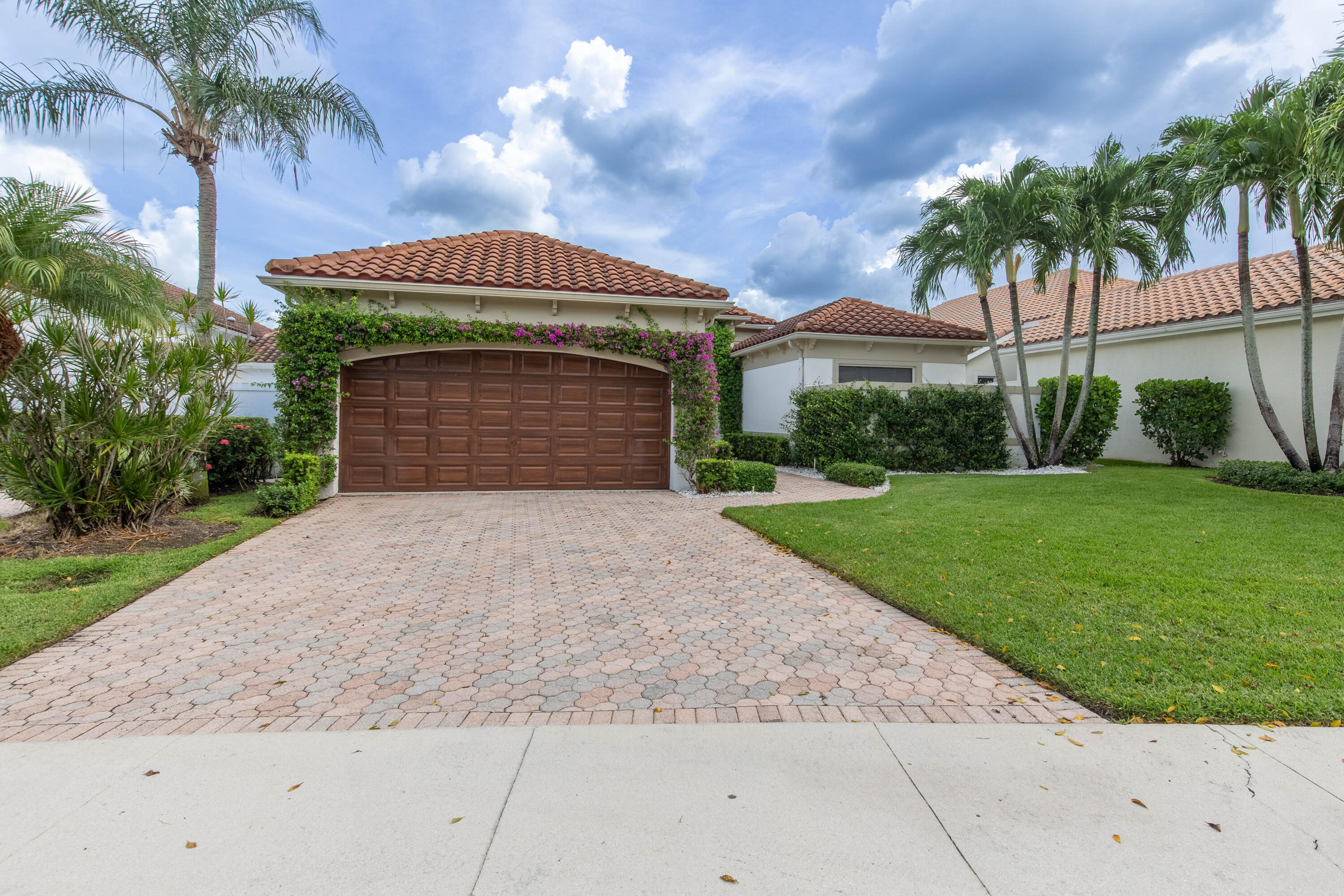 Property for Sale at 14205 Stroller Way, Wellington, Palm Beach County, Florida - Bedrooms: 3 
Bathrooms: 2.5  - $2,670,000