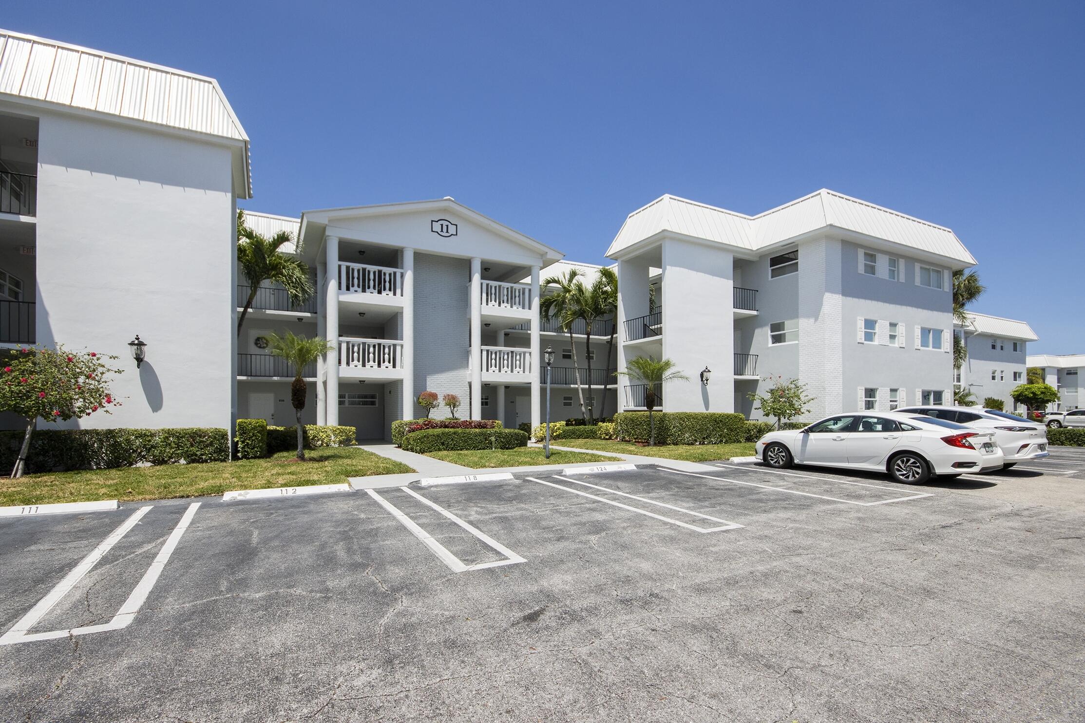 11 Colonial Club Drive 302, Boynton Beach, Palm Beach County, Florida - 1 Bedrooms  
1.5 Bathrooms - 