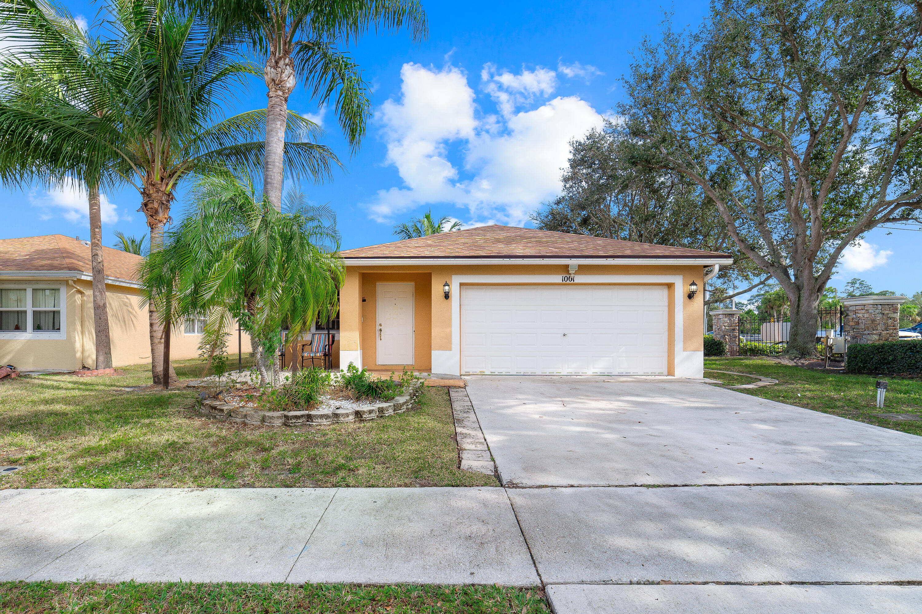 1001 Park Hill Drive, West Palm Beach, Palm Beach County, Florida - 3 Bedrooms  
2 Bathrooms - 