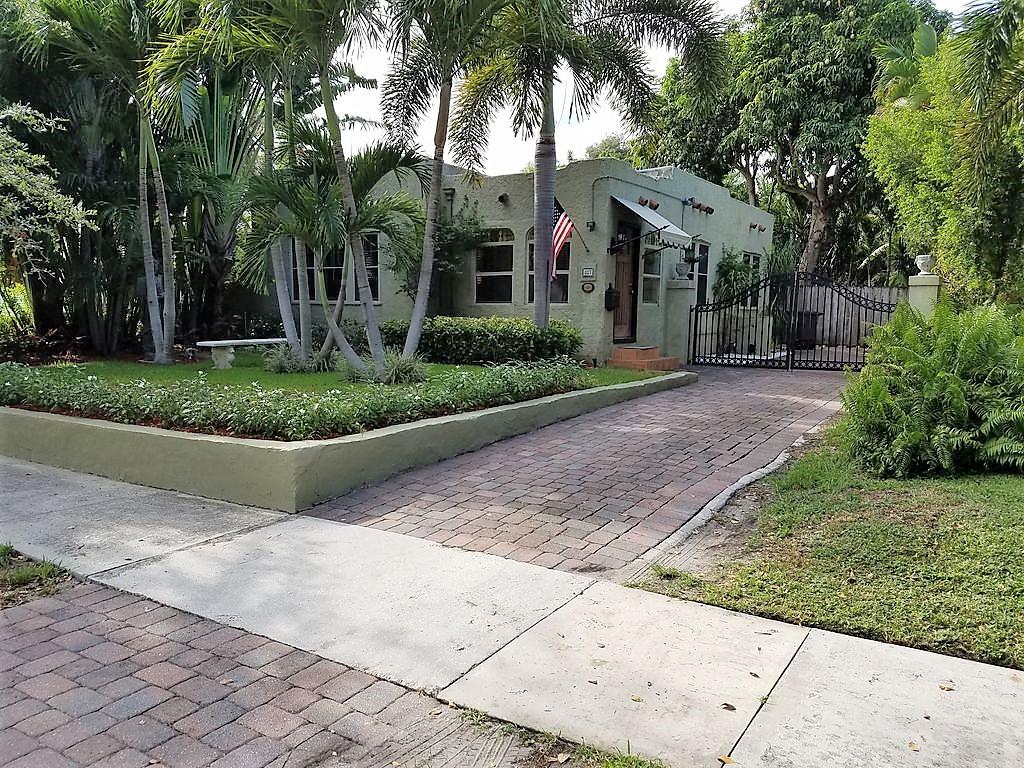 Photo 1 of 827 Ardmore Road, West Palm Beach, Florida, $430,000, Web #: 10632977