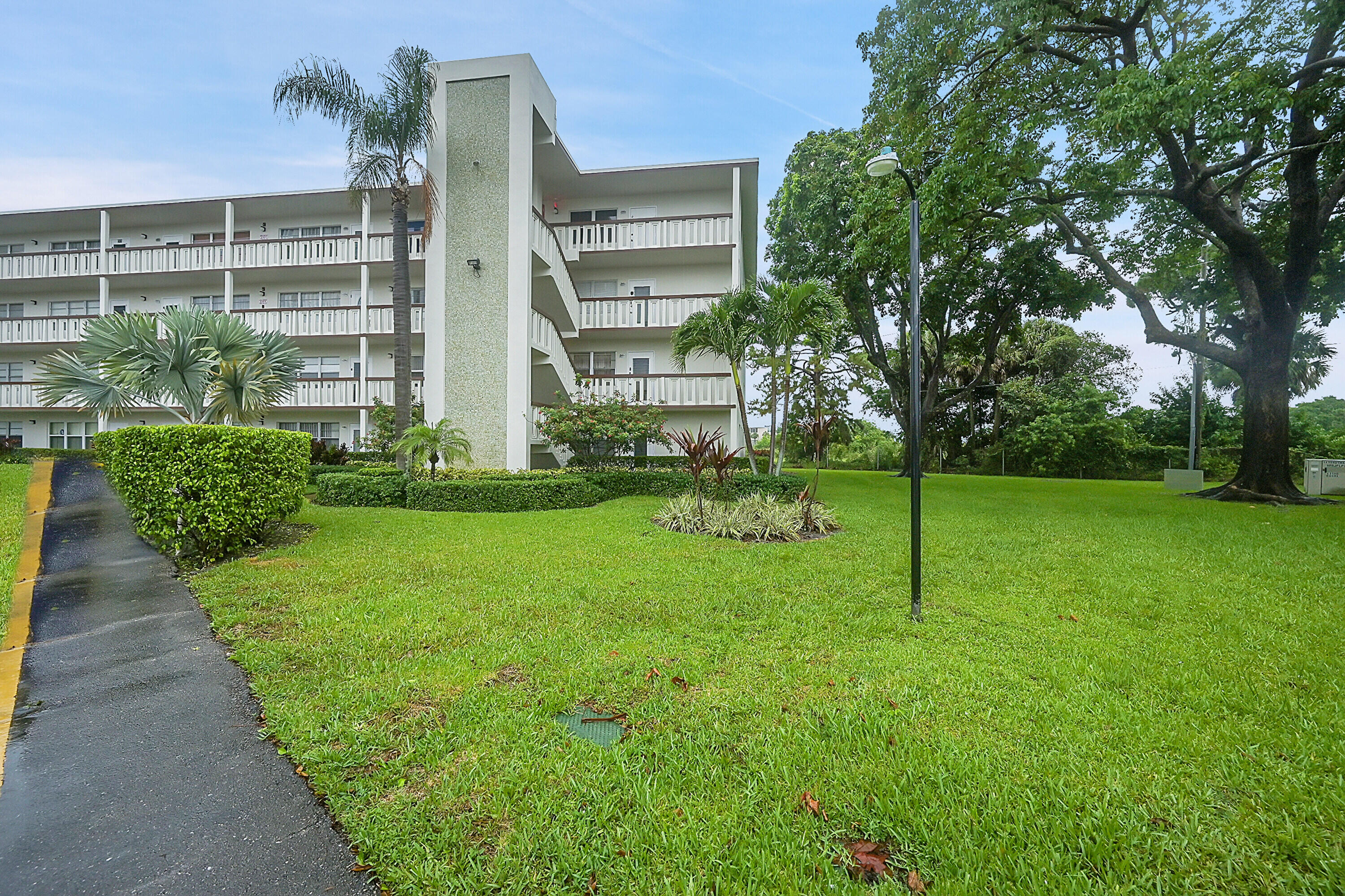 240 Southampton B 240, West Palm Beach, Palm Beach County, Florida - 2 Bedrooms  
1.5 Bathrooms - 