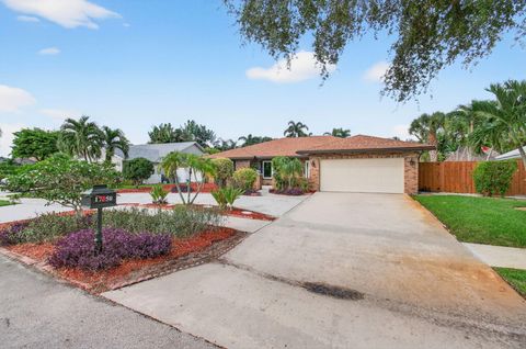 Photo of 17350 Spring Tree Lane, Boca Raton, FL 33487 (MLS # RX-11128202)