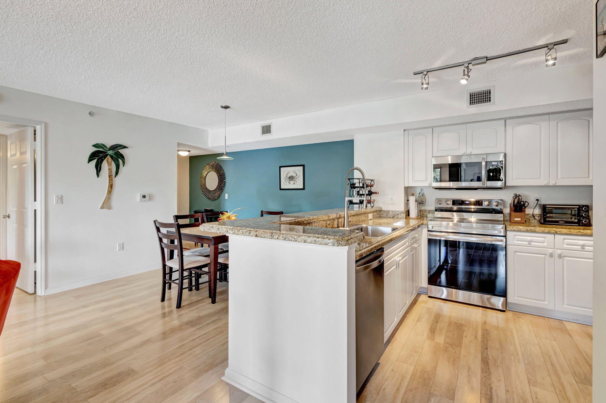 260 Village Boulevard 5205, Tequesta, Palm Beach County, Florida - 2 Bedrooms  
2 Bathrooms - 