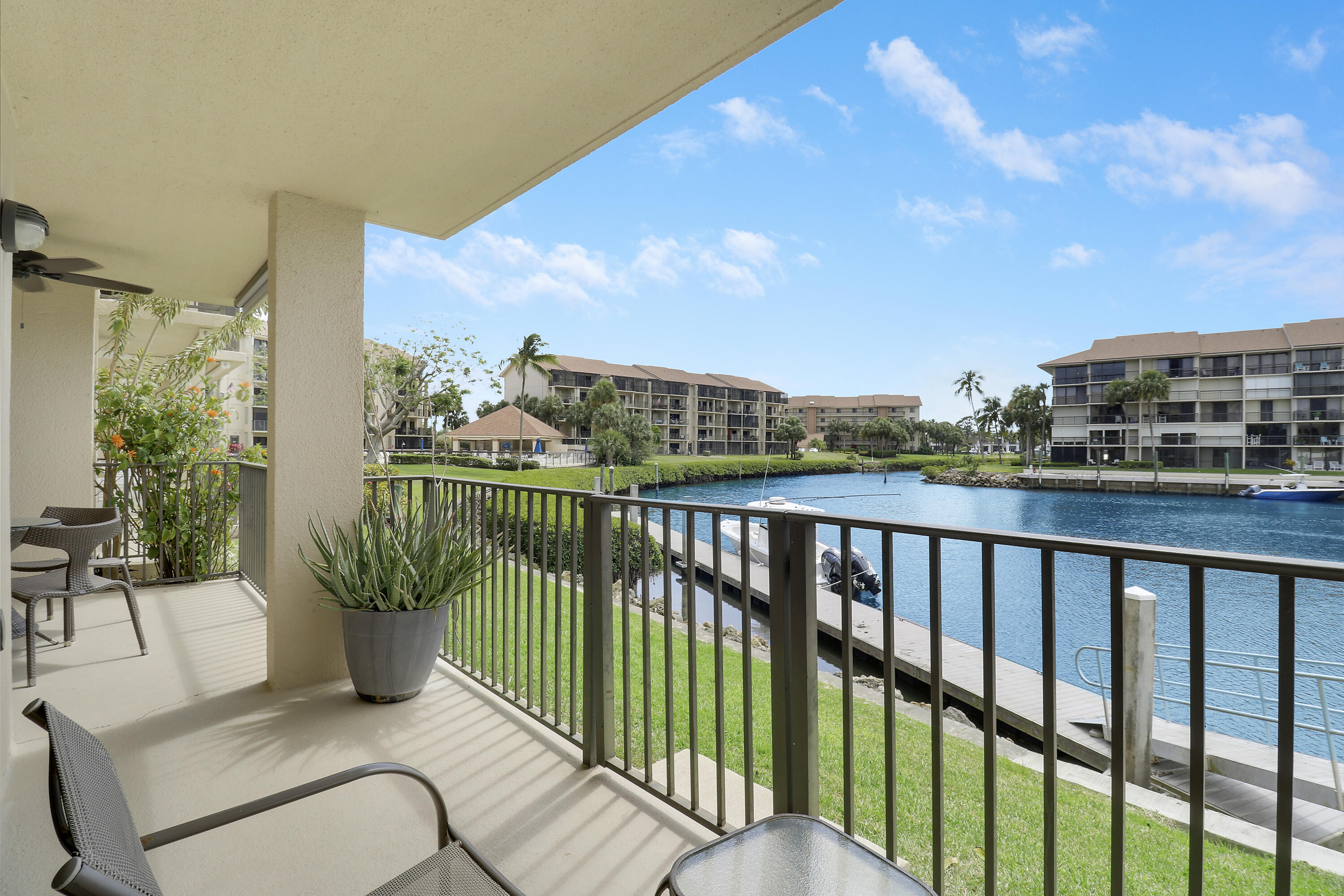 1301 Seafarer Circle 105