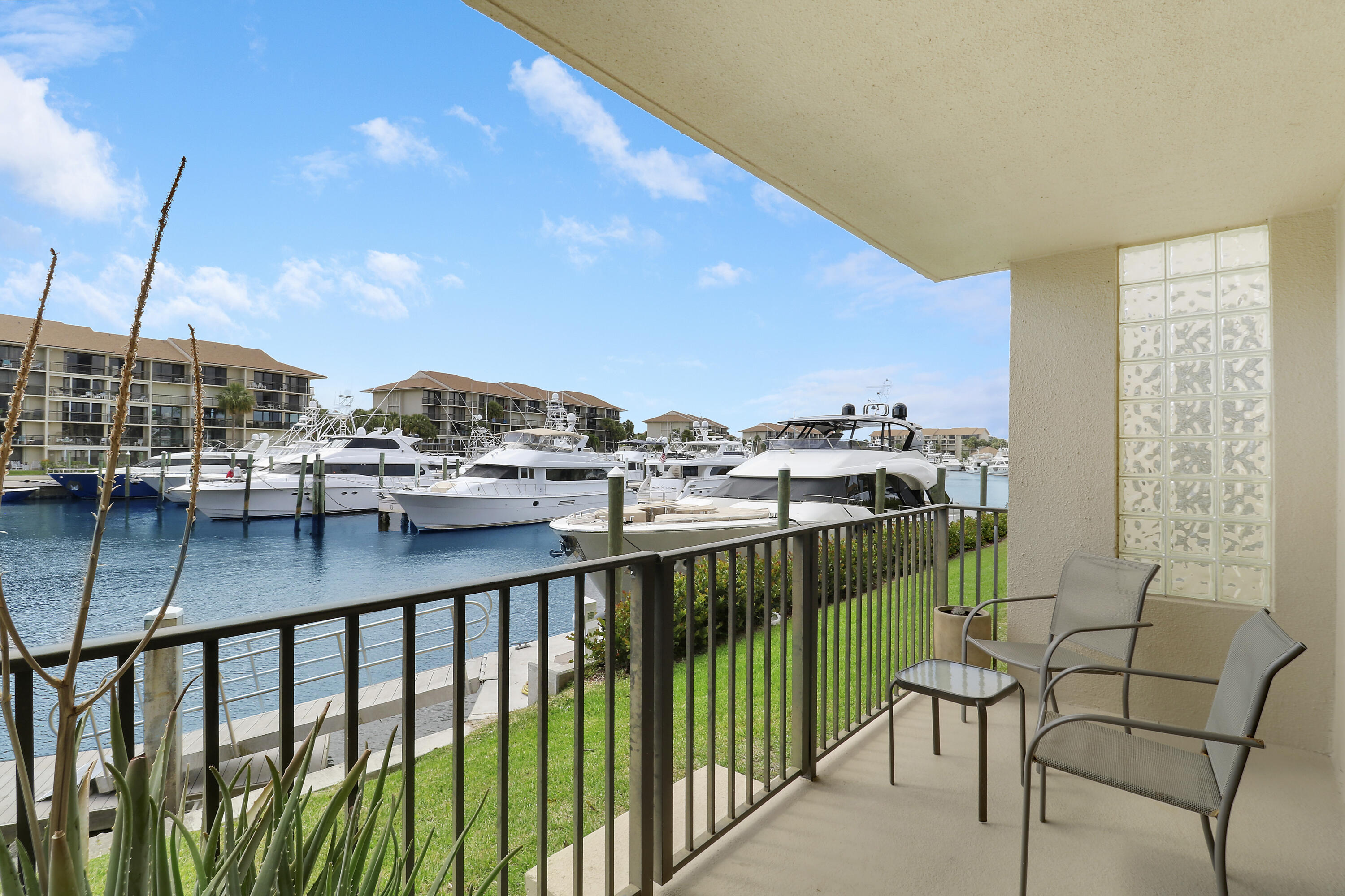 1301 Seafarer Circle 105