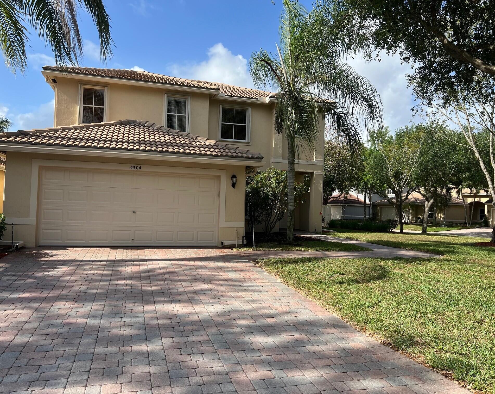 4304 Maggiore Way, West Palm Beach, Palm Beach County, Florida - 4 Bedrooms  
3.5 Bathrooms - 