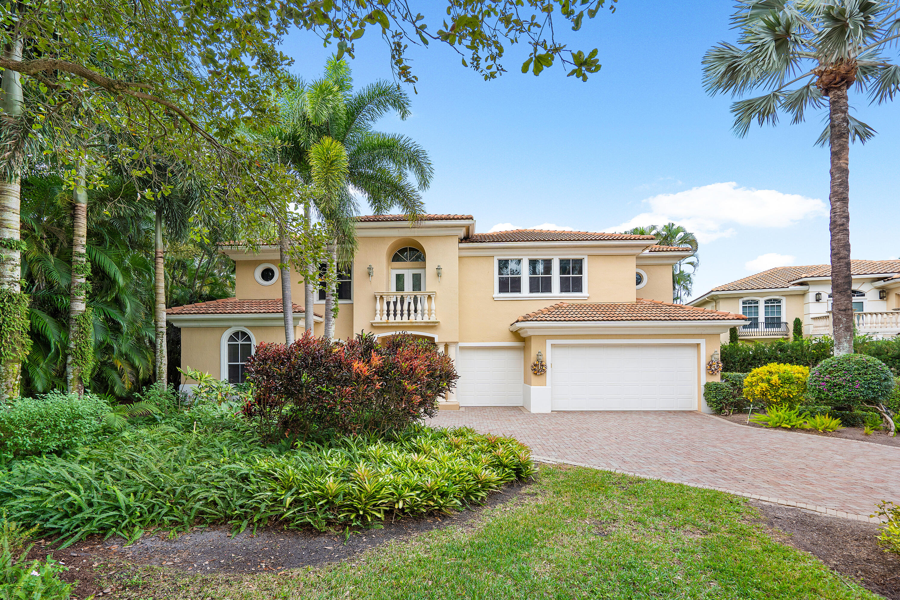 Property for Sale at 8935 Oakland Hills Drive, Delray Beach, Palm Beach County, Florida - Bedrooms: 5 
Bathrooms: 4.5  - $1,600,000