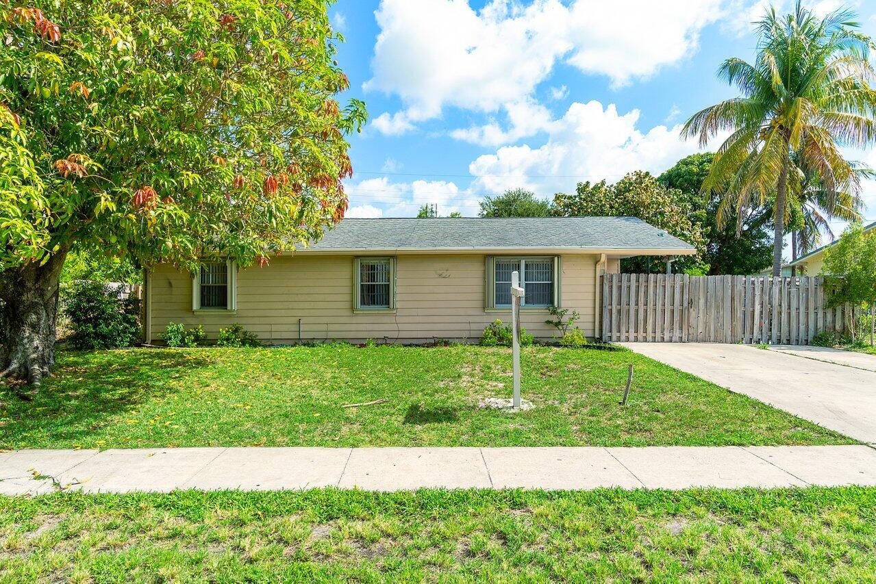 1441 W Hardee Street, Lantana, Palm Beach County, Florida - 3 Bedrooms  
1 Bathrooms - 