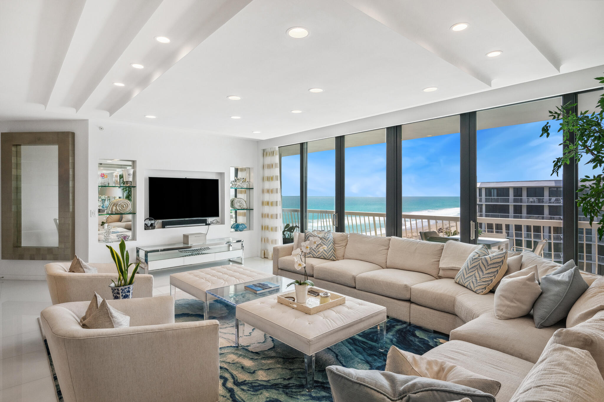 2100 S Ocean Boulevard 607N, Palm Beach, Palm Beach County, Florida - 2 Bedrooms  
2.5 Bathrooms - 