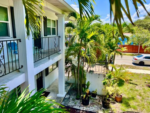 Tiny photo for 707 S 19th Avenue #11, Hollywood, FL 33020 (MLS # RX-11111866)