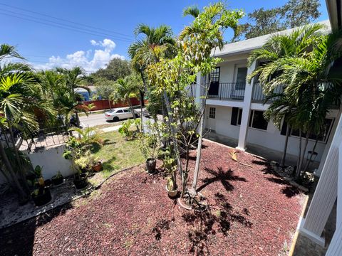 Tiny photo for 707 S 19th Avenue #11, Hollywood, FL 33020 (MLS # RX-11111866)