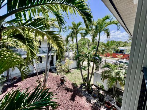 Tiny photo for 707 S 19th Avenue #11, Hollywood, FL 33020 (MLS # RX-11111866)