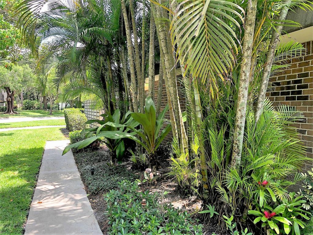 Photo of 1210 12th Terrace, Palm Beach Gardens, FL 33418 (MLS # RX-10996198)