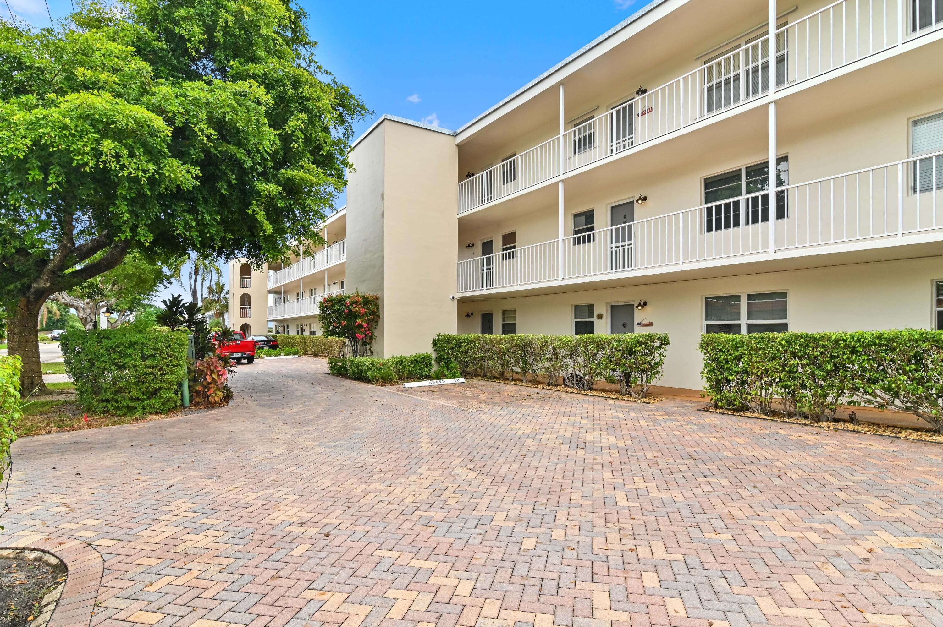 5900 Ne 7th Avenue 105N, Boca Raton, Palm Beach County, Florida - 2 Bedrooms  
2 Bathrooms - 