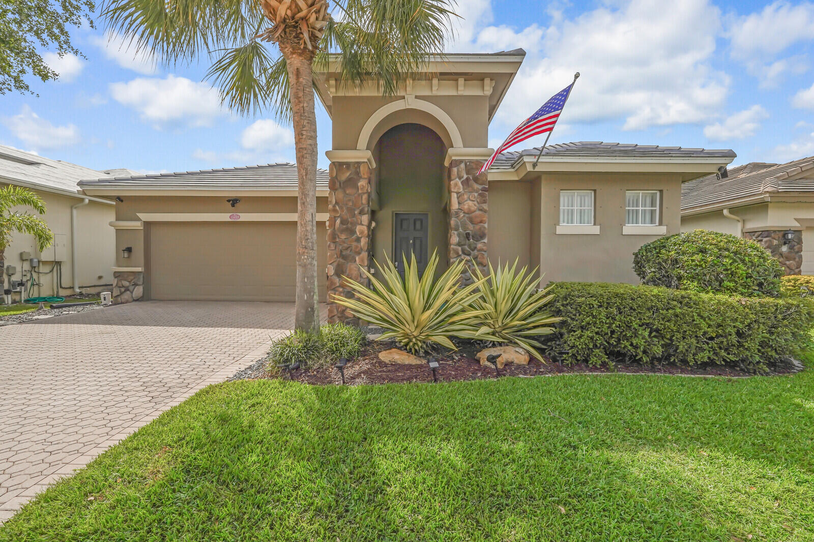 11210 Osprey Lake Lane, Palm Beach Gardens, Palm Beach County, Florida - 4 Bedrooms  
3.5 Bathrooms - 