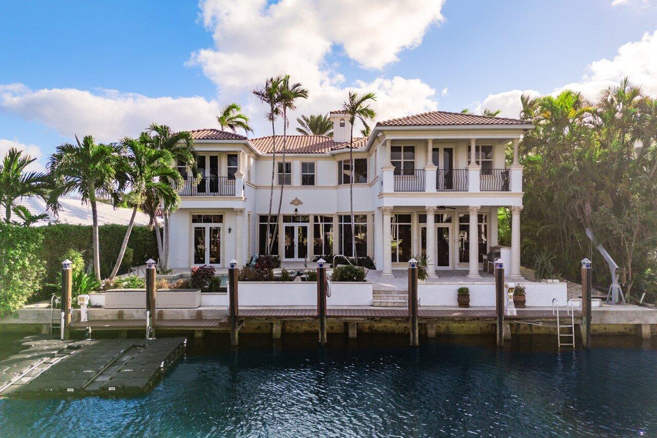 811 Ne 33rd Street, Boca Raton, Palm Beach County, Florida - 6 Bedrooms  
5.5 Bathrooms - 