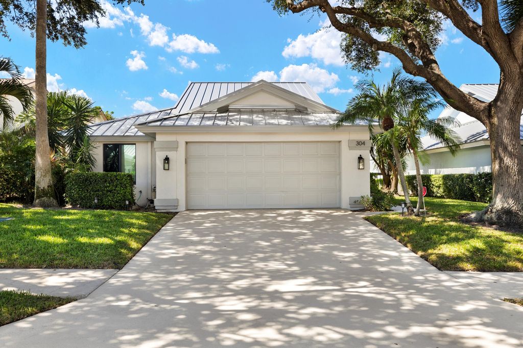 Photo of 304 Ridge Road, Jupiter, FL 33477 (MLS # RX-11127116)