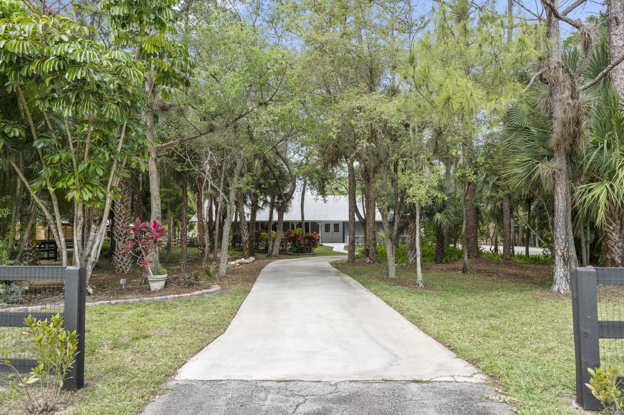 14831 Draft Horse Lane, Wellington, Palm Beach County, Florida - 4 Bedrooms  
4 Bathrooms - 