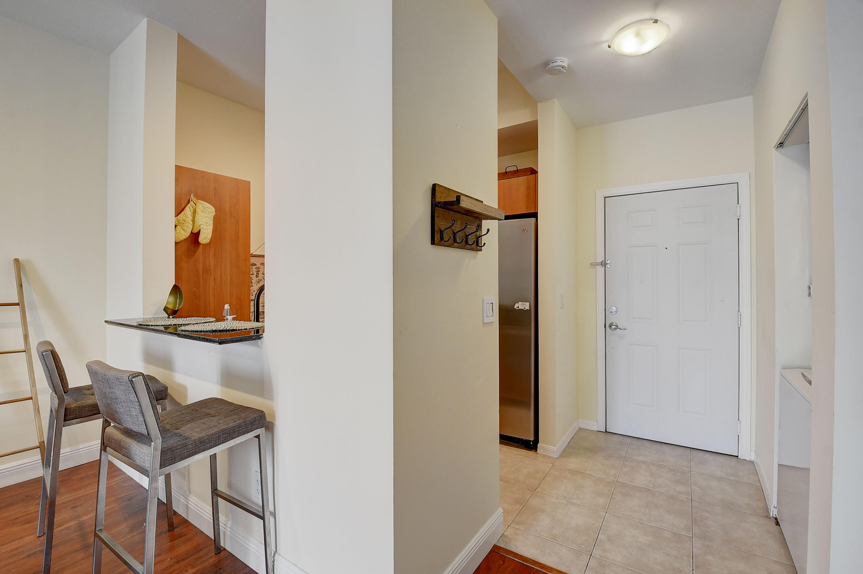 Property for Sale at 233 S Federal Highway Uph04, Boca Raton, Palm Beach County, Florida - Bedrooms: 1 
Bathrooms: 1  - $425,000