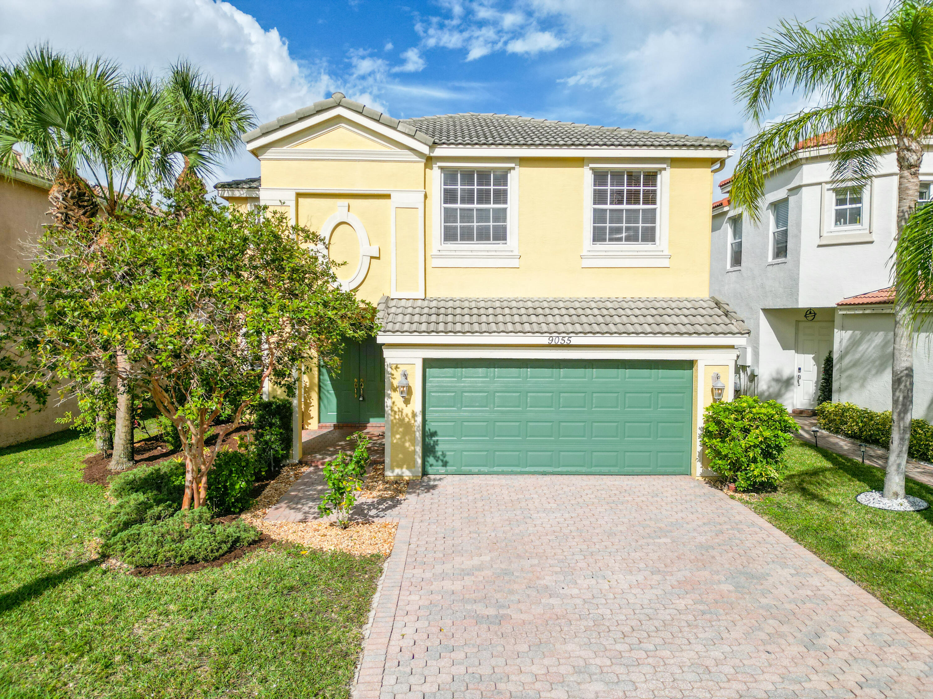 9055 Dupont Place, Wellington, Palm Beach County, Florida - 5 Bedrooms  
2.5 Bathrooms - 
