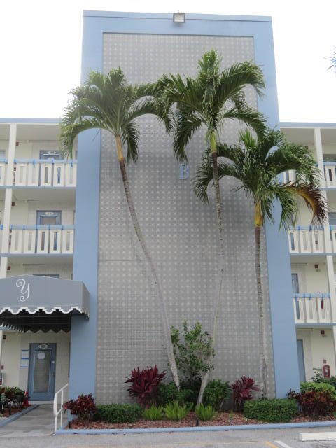 4036 Yarmouth B, Boca Raton, Palm Beach County, Florida - 2 Bedrooms  
2 Bathrooms - 