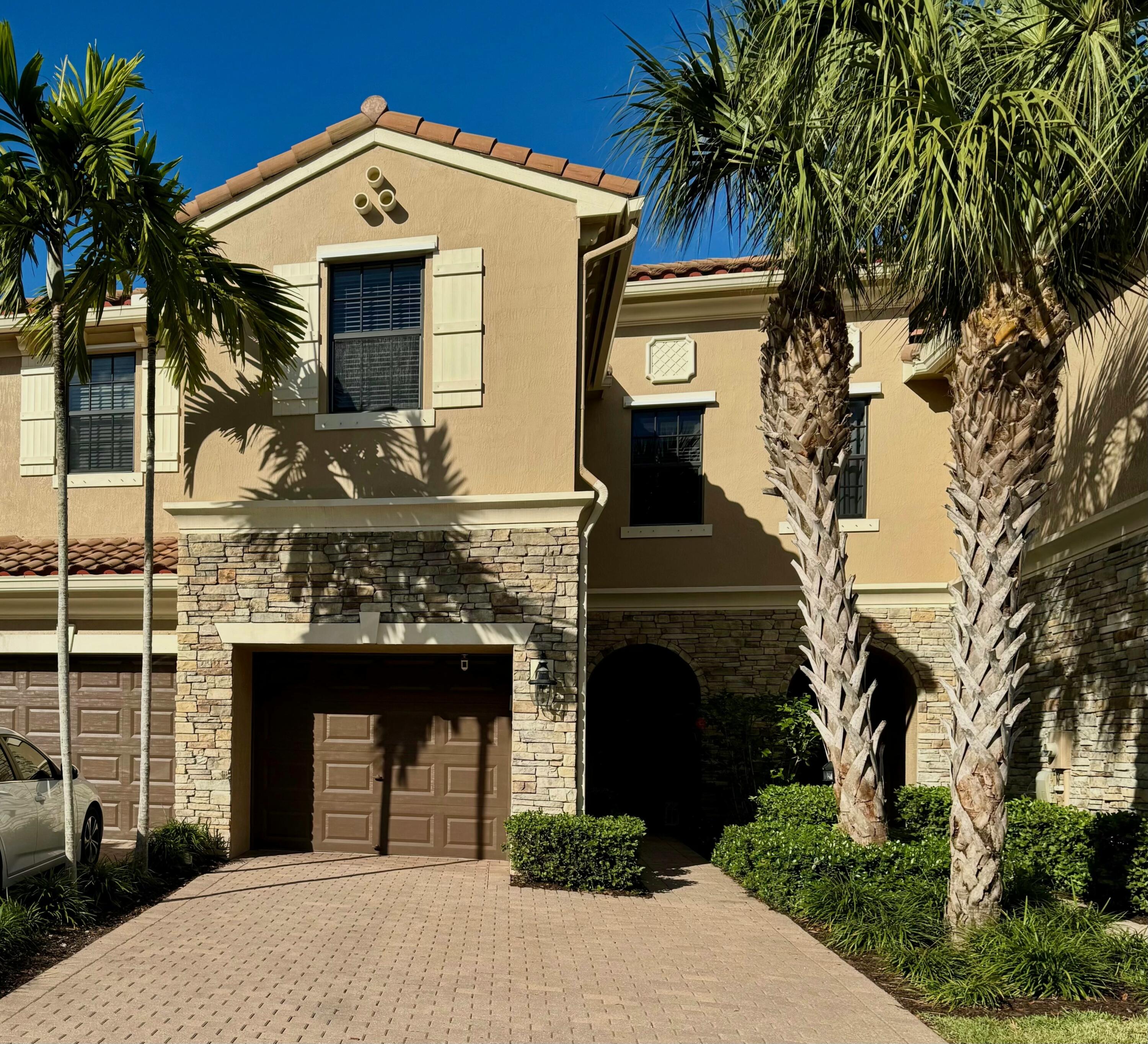 Property for Sale at 10115 Wellington Parc Drive, Wellington, Palm Beach County, Florida - Bedrooms: 3 
Bathrooms: 2.5  - $529,900