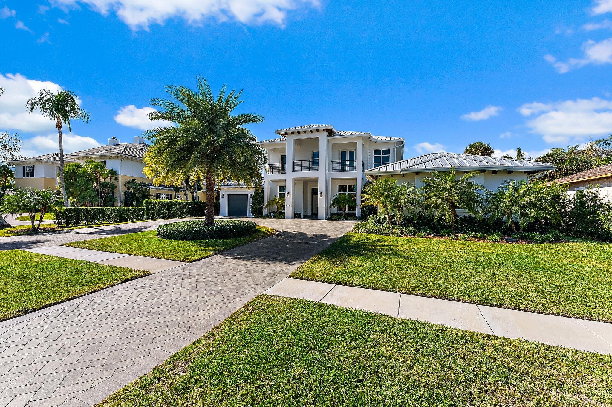 11701 Lake Shore Place, North Palm Beach, Miami-Dade County, Florida - 5 Bedrooms  
4.5 Bathrooms - 