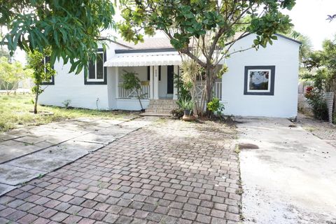 Photo of 800 Tuscaloosa Street, West Palm Beach, FL 33405 (MLS # RX-11129561)