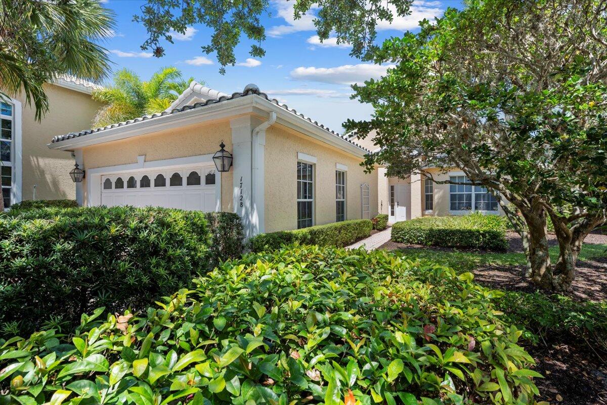 17128 Crossgate Drive, Jupiter, Palm Beach County, Florida - 3 Bedrooms  
2.5 Bathrooms - 