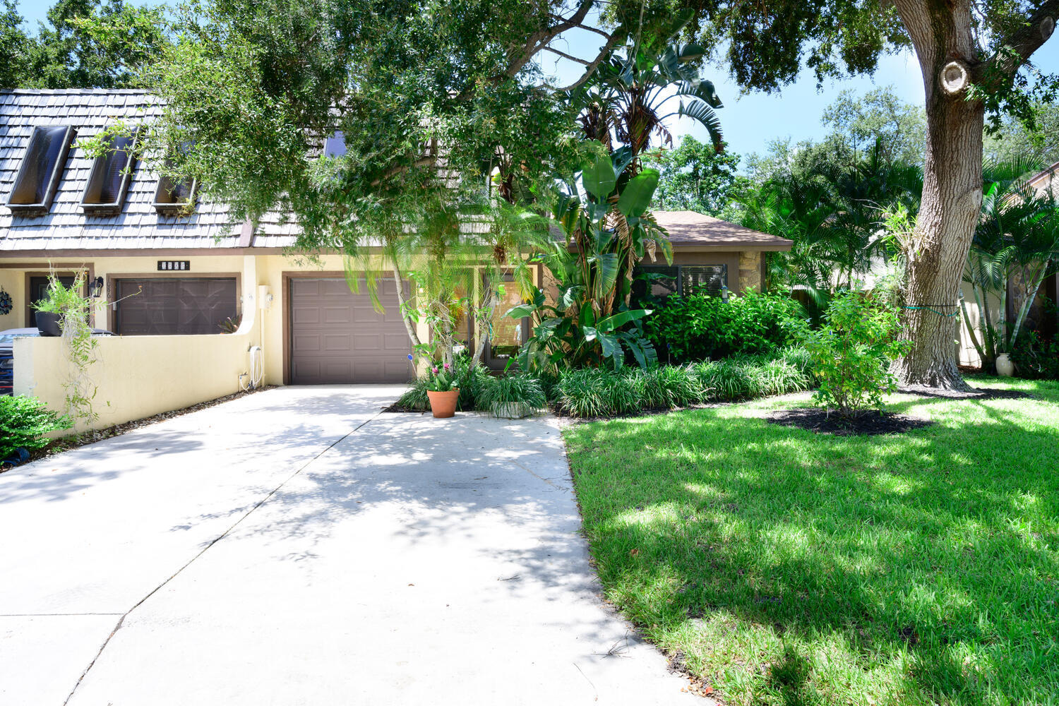 1085 Raintree Drive, Palm Beach Gardens, Palm Beach County, Florida - 2 Bedrooms  
2 Bathrooms - 