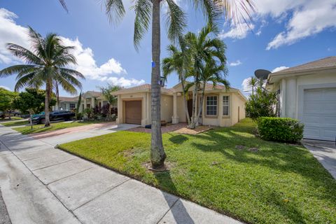 Photo of 416 S Circle Drive S, Boynton Beach, FL 33435 (MLS # RX-11129340)